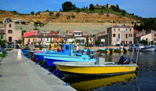 Port et habitations troglodytiques de Saint Chamas / Harbor and troglodyte houses of Saint Chamas