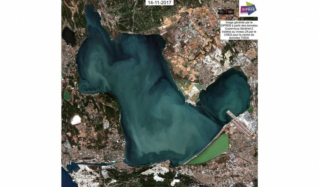 Image Sentinel 2 : Suite à un turbinage d'EDF, des masses d'eaux turbides circulent dans tout l'étang