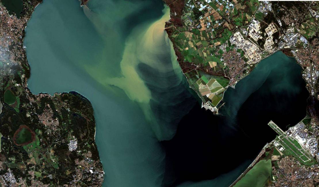 Image Sentinel 2  de l'étang de Berre du 22/12/2019: crue de l'Arc et turbinage EDF