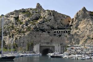  Marseille quartier de lEstaque. Tunnel du Rove reliant létang de Berre à la mer Méditerranée. M.Torres